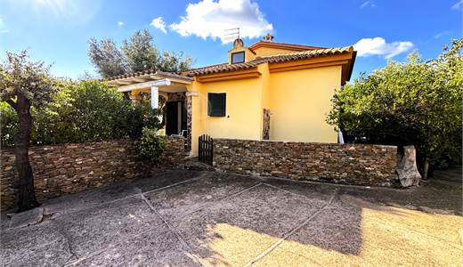 Villetta indipendente con giardino. Budoni Loc. Limpiddu
